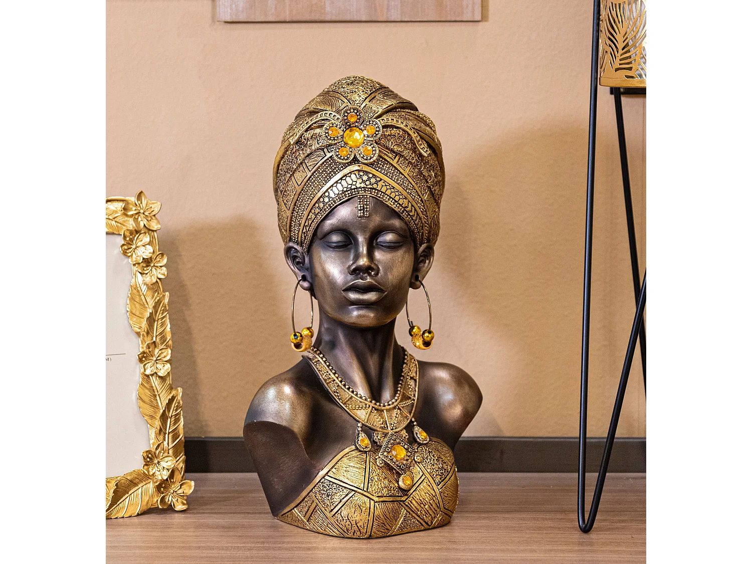 Busto di donna in resina dorata cm 21x15x34