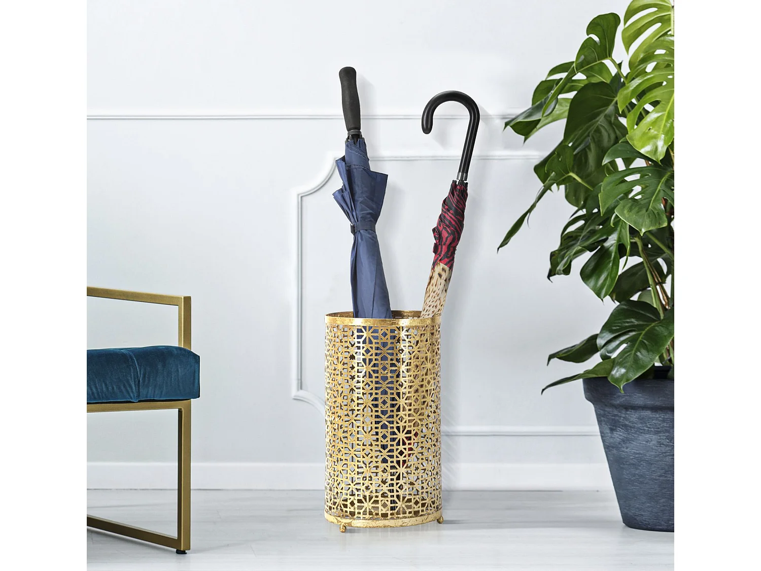 Portaombrelli intagliato in metallo dorato Ø cm 24x42