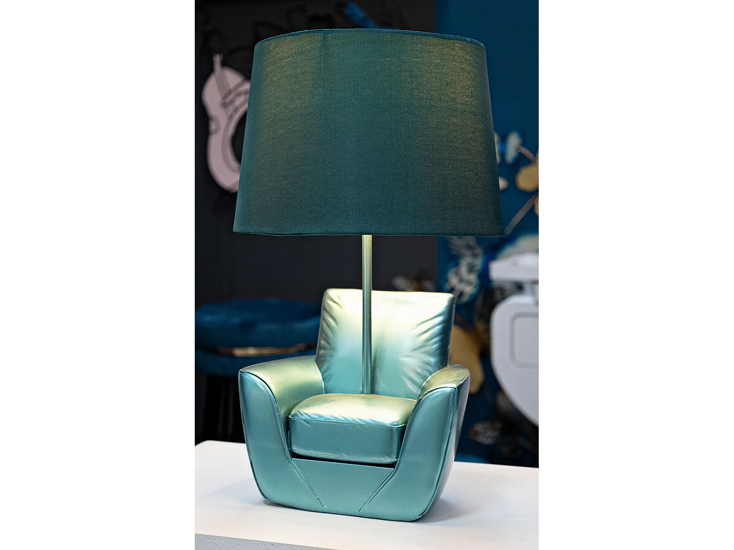 Lampada da tavolo poltrona in resina blu Ø cm 26x43