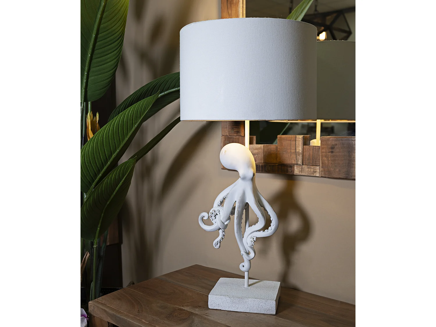 Lampe de table en résine blanche Ø 30,5 x 64,5 cm