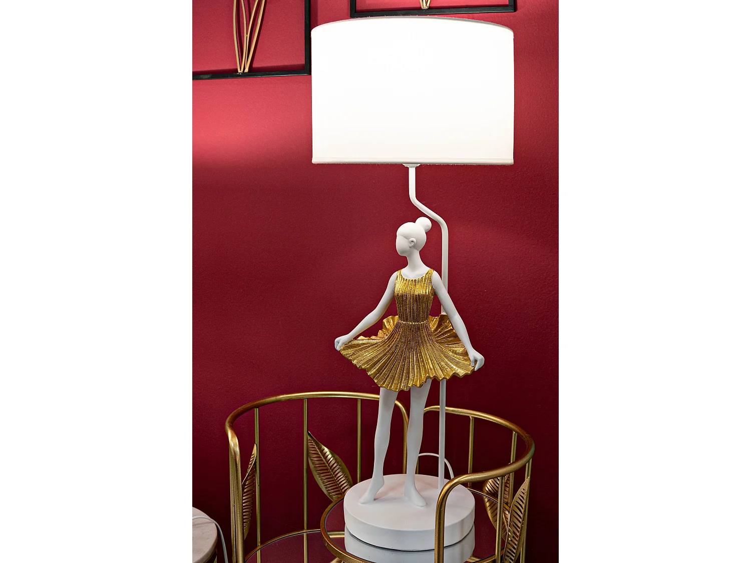 Lampada da tavolo ballerina in resina bianca e dorata Ø cm 32x90,5
