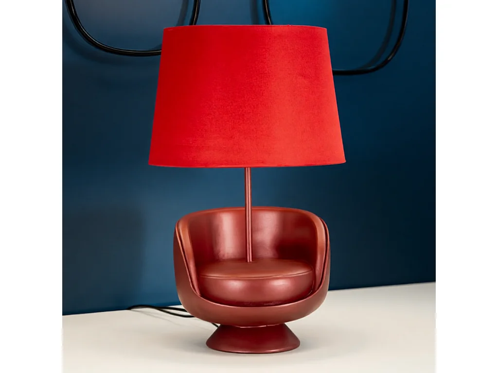 Lámpara de mesita de noche de diseño con pantalla Midcentury roja