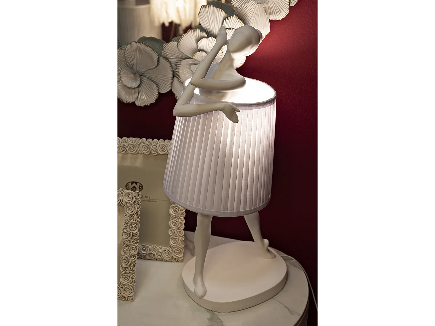 Lampe à Poser en Résine "Ballet" 62cm Blanc