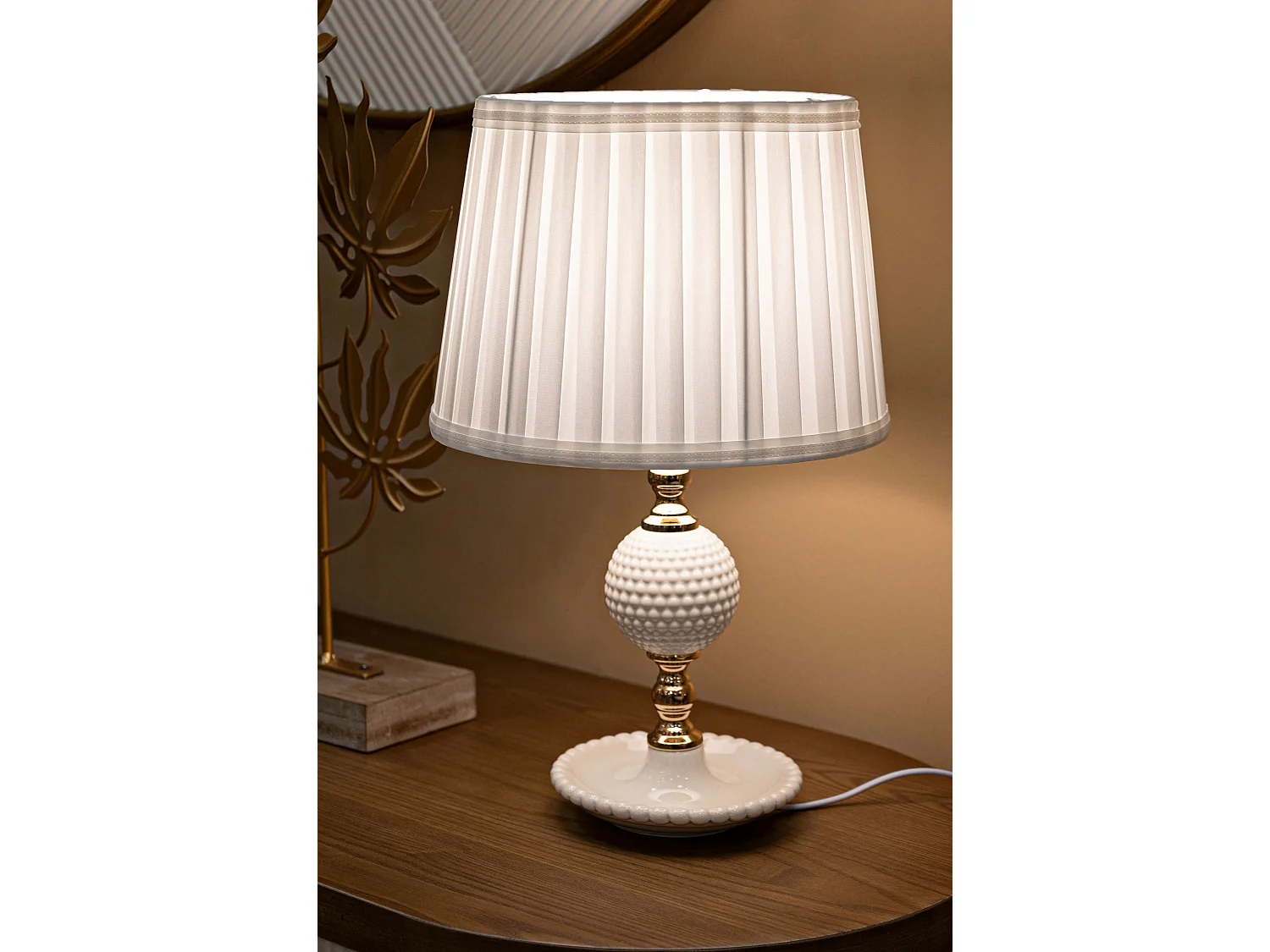 Lampe à poser blanche et or - Design simple et élégant en céramique et métal - Abat-jour en tissu blanc - Dimensions Ø 25x40 cm