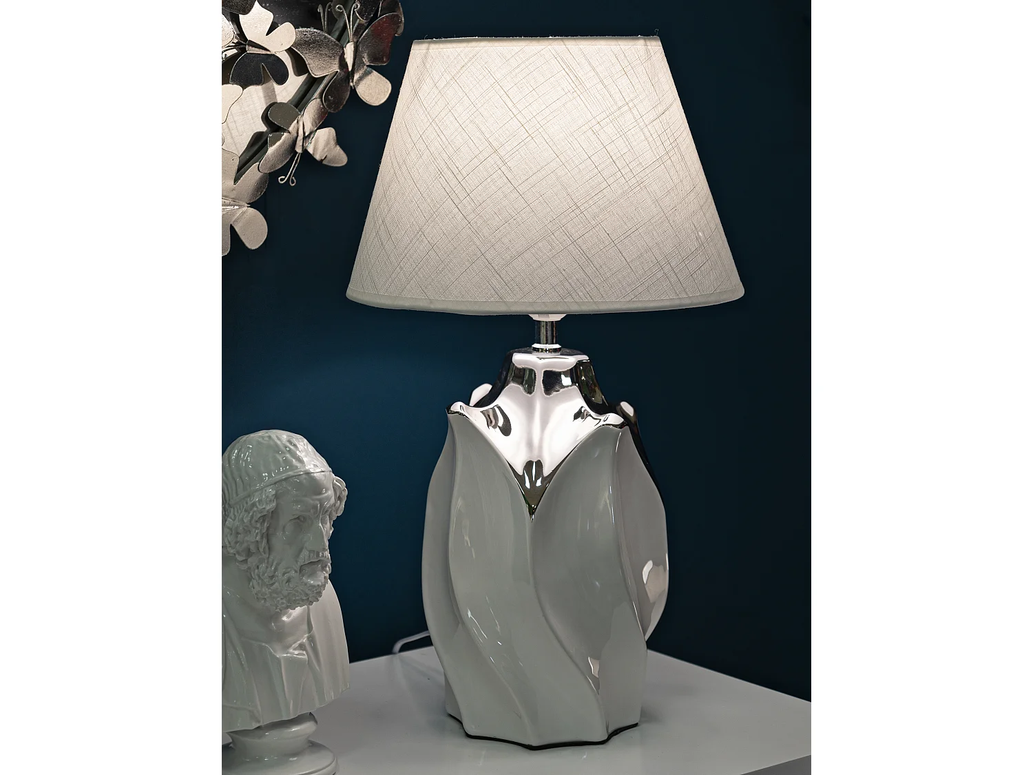 Lampada da tavolo in ceramica bianca e argentata Ø cm 30x51