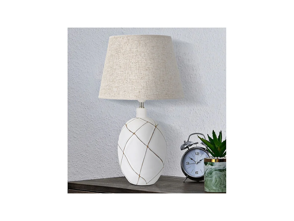 Witte hars tafellamp met beige lampenkap, Ø 35x60 cm
