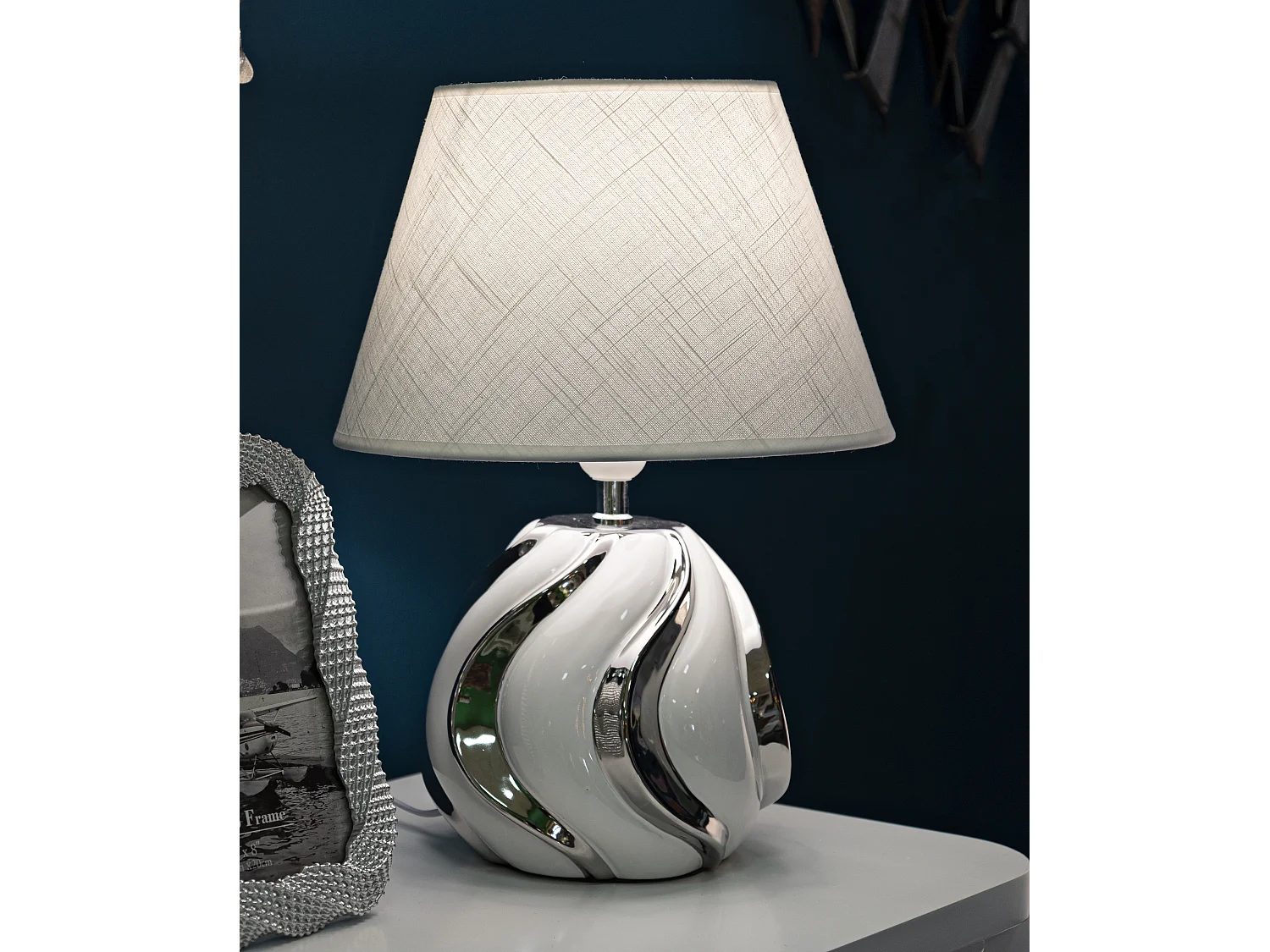 Lampada da tavolo in ceramica bianca e argentata Ø cm 30x42