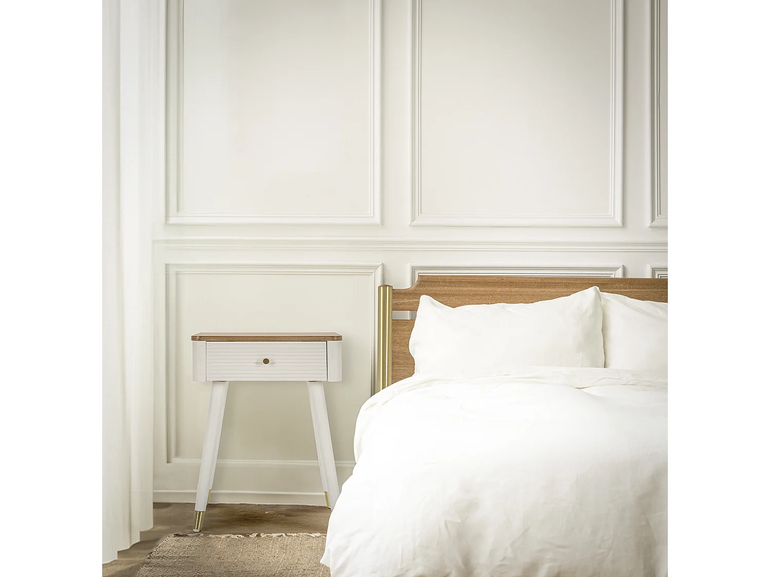 Comodino in legno bianco e marrone con cassetto cm 45x32x62