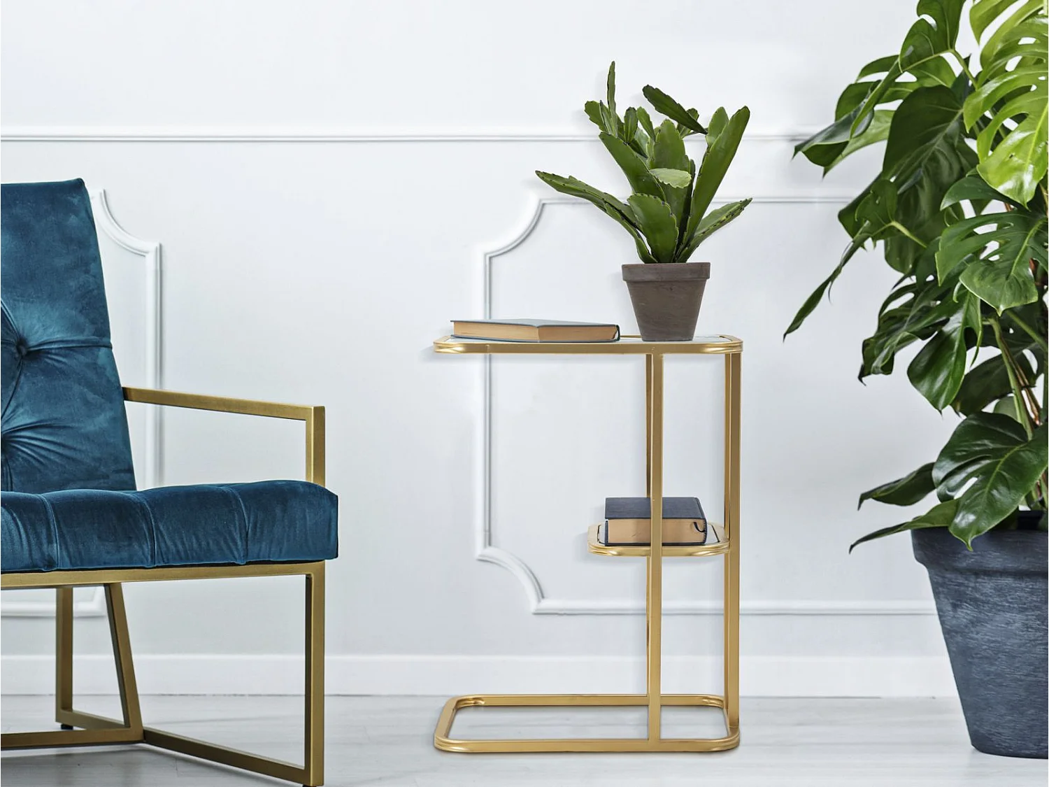 Tavolinetto in metallo dorato con ripiano cm 46x30x60