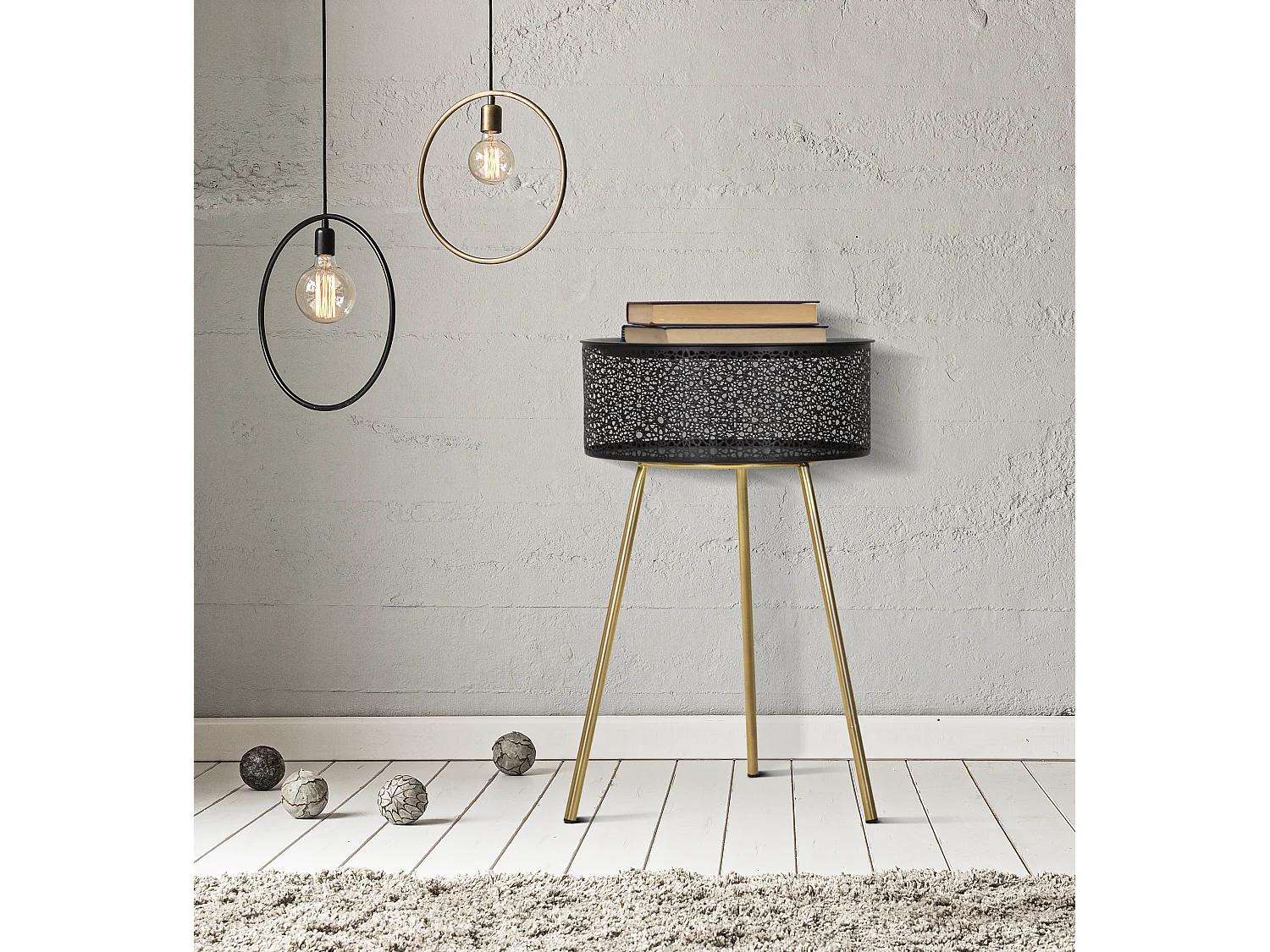 Tavolinetto in metallo nero e dorato Ø cm 40x65