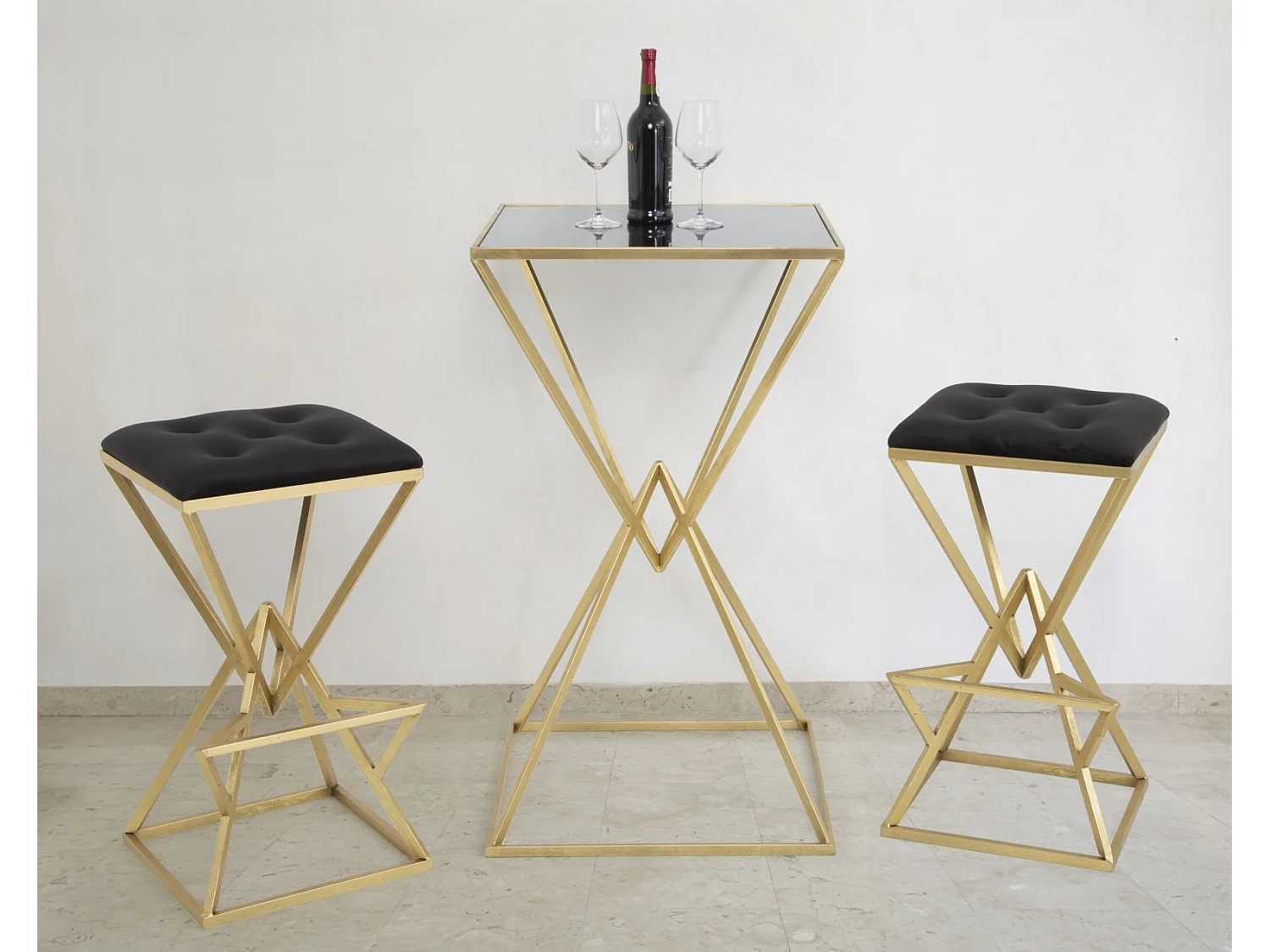 Tavolo bar piramidi in metallo dorato cm 60x60x105