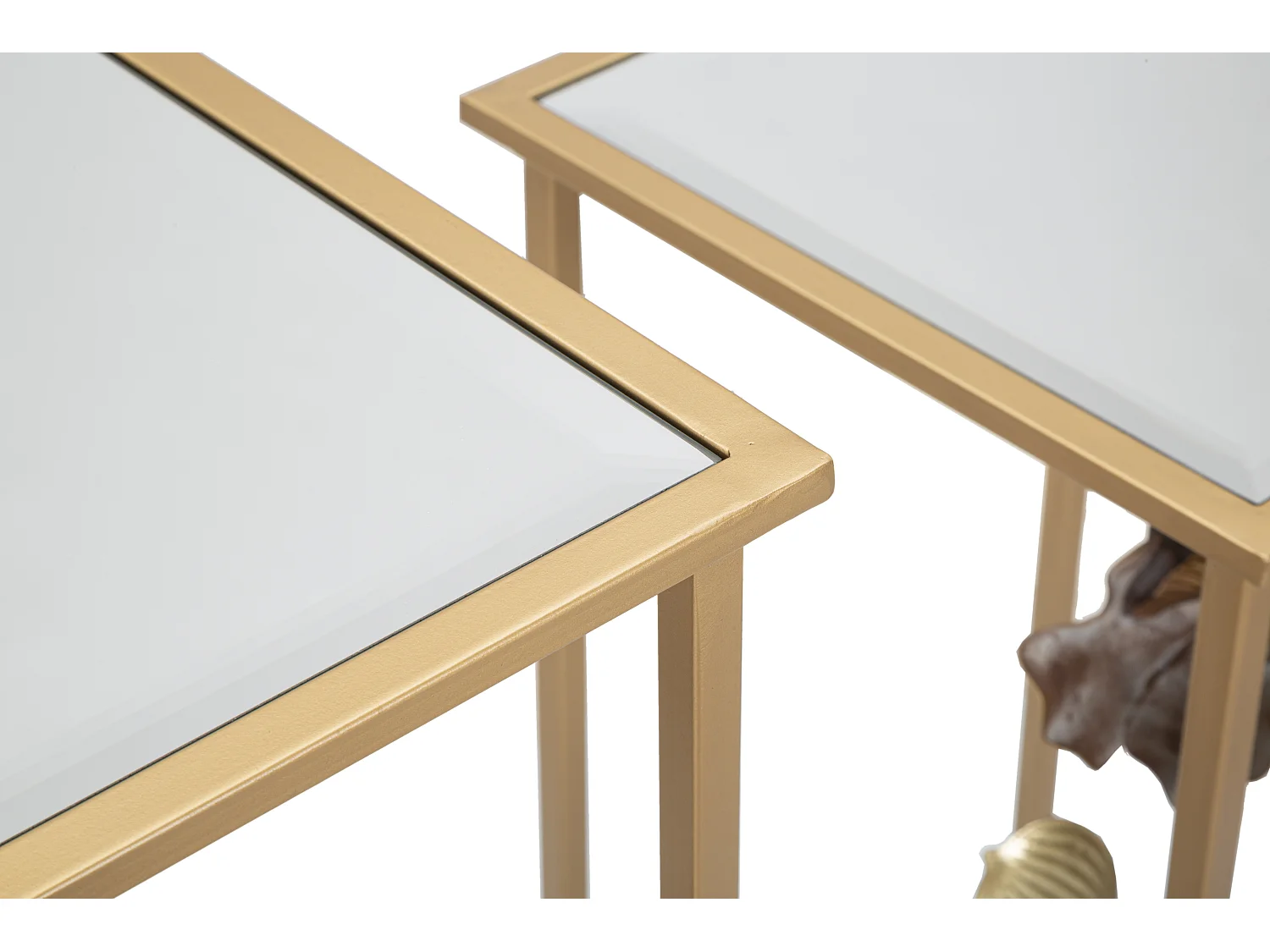 Set di 2 tavolinetti in metallo e vetro dorati cm 36x36x70-30x30x60