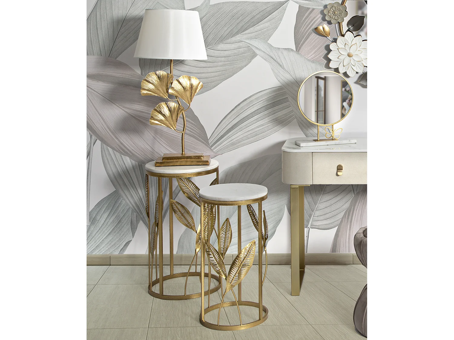 Set di 2 tavoli in metallo dorati con piano bianco cm 35x65,5-30x60,5