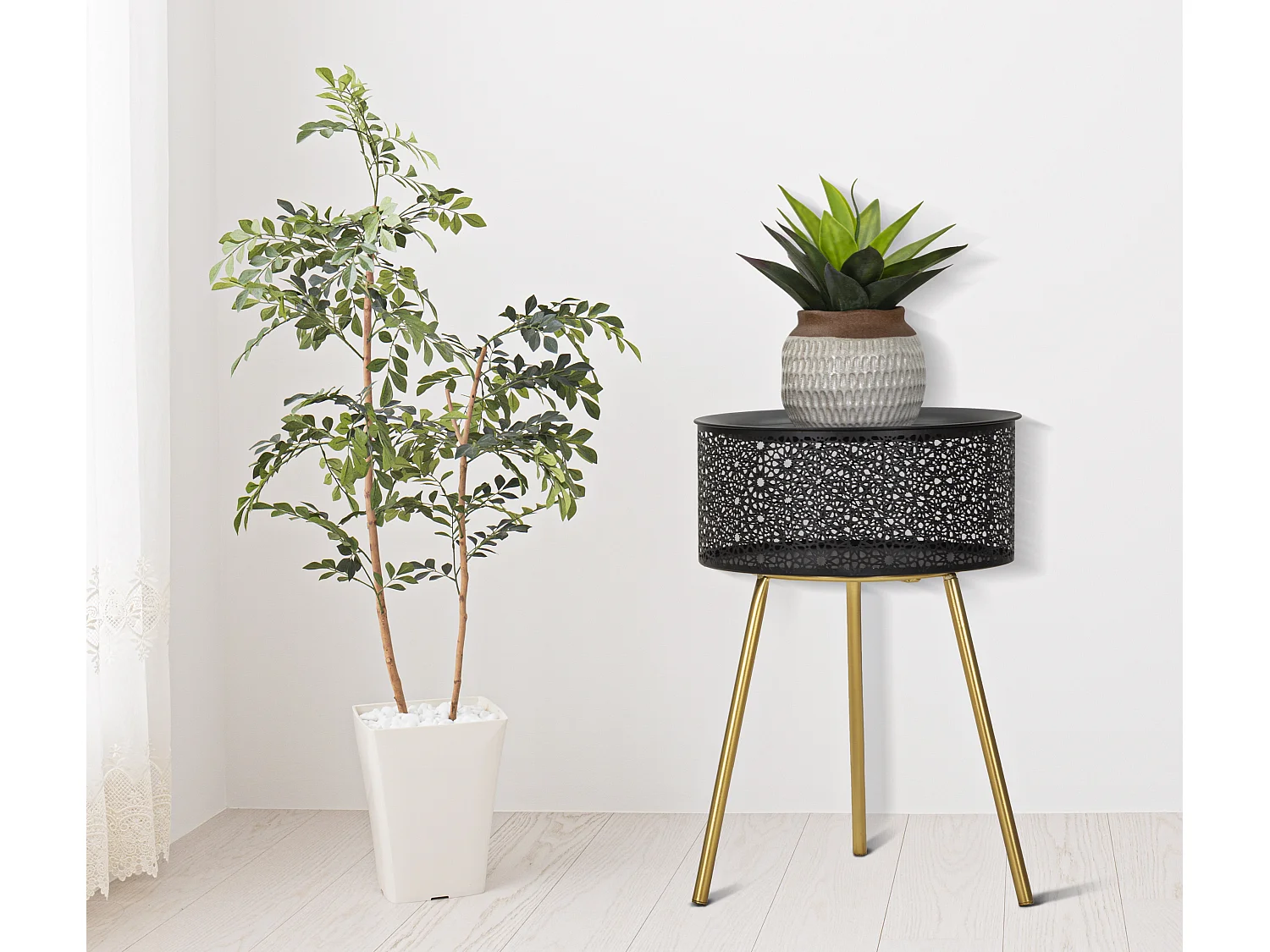 Tavolinetto in metallo nero e dorato Ø cm 35x50