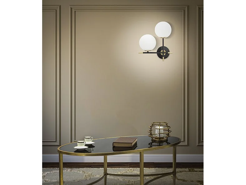 Applique in metallo nero con 2 sfere in vetro bianco cm 30x17x35