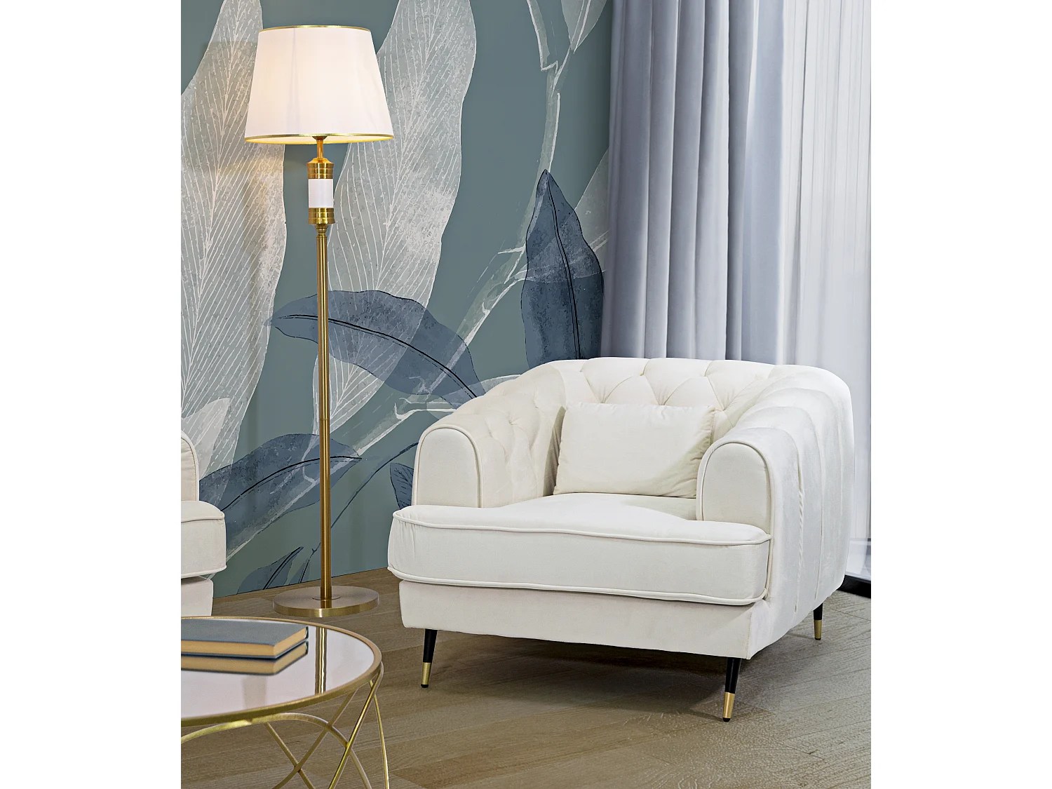 Poltrona in poliestere beige e gambe in legno e metallo cm 93x86x71