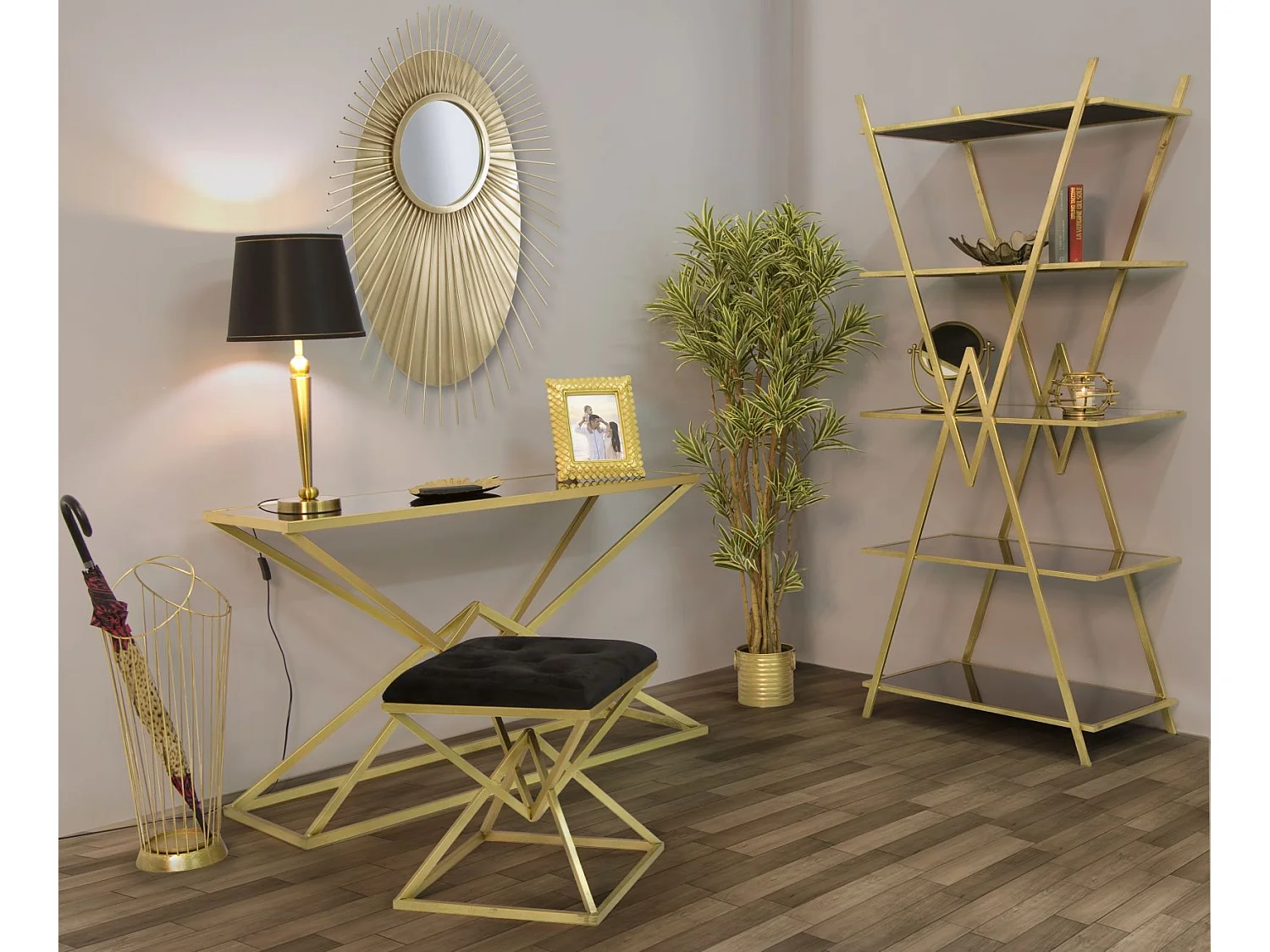 Sgabello dorato in metallo e seduta in velluto nero cm 45x45x48