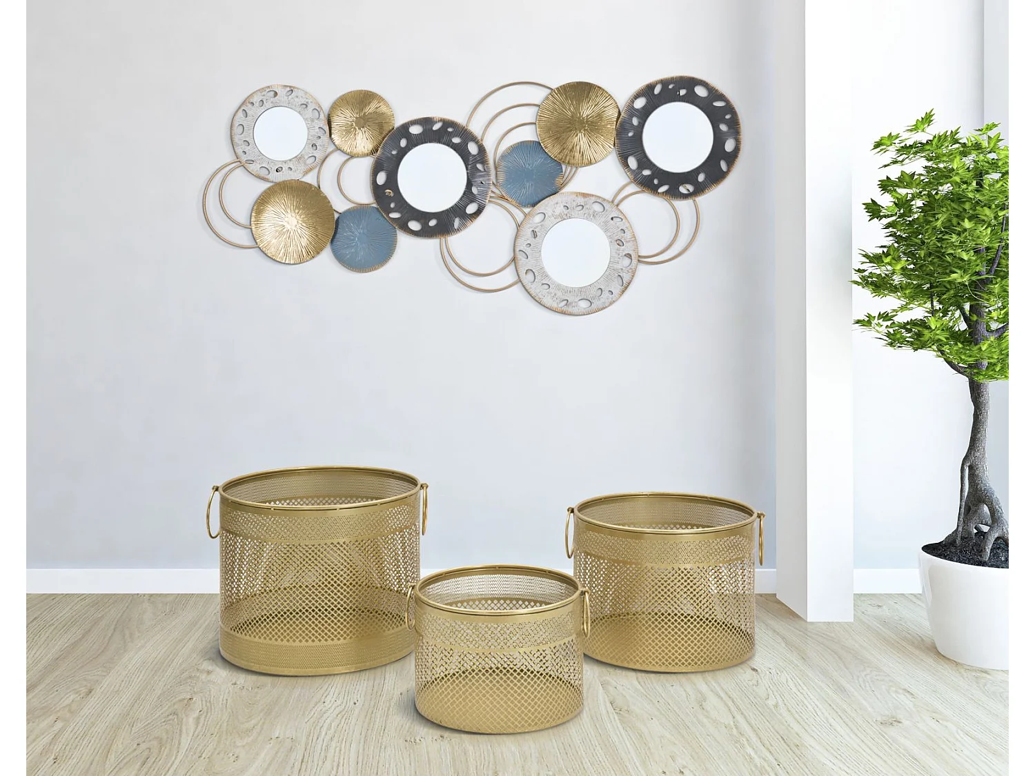 Set di 3 portavasi intagliati in metallo dorato Ø cm 40x34-35x28-30x22