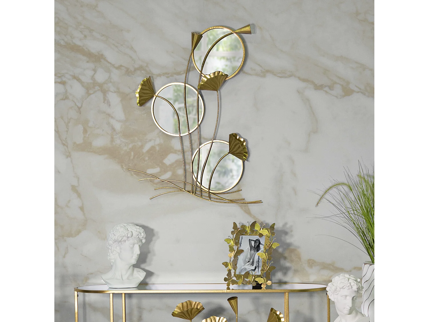 Specchio da parete in metallo dorato cm 65x8x88