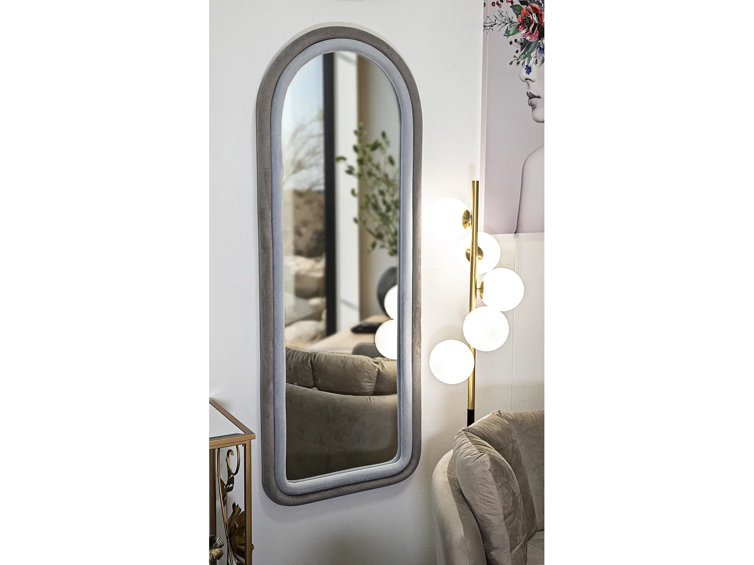 Specchio da parete in velluto grigio cm 60x4x160