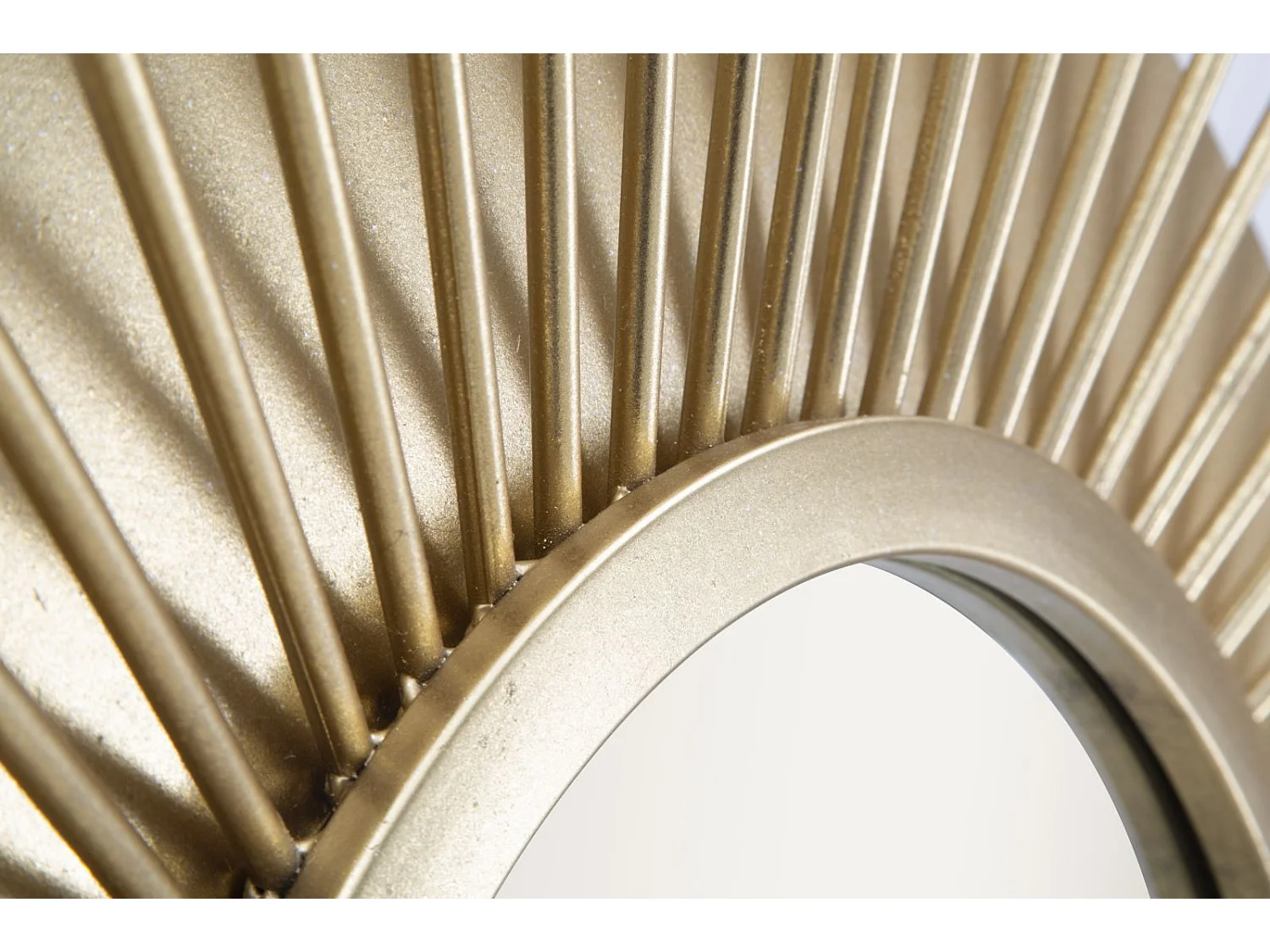 Miroir mural ovale géométrique en métal doré 75x8x110,5 cm