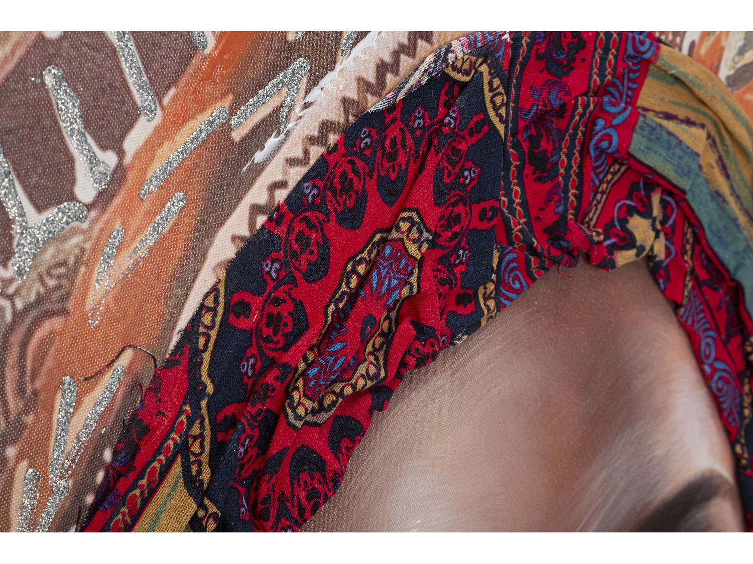 Dipinto su tela multicolore donna con applicazioni cm 80x3x120