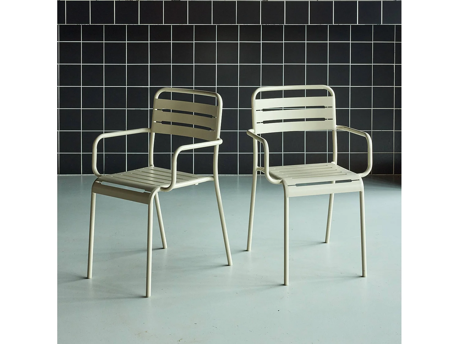 Lot de 2 fauteuils de jardin acier. 2 places. beige. Amelia. L50.4 X P53 X H79.5cm