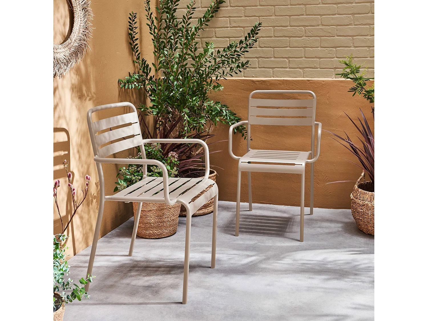 Lot de 2 fauteuils de jardin acier. 2 places. beige. Amelia. L50.4 X P53 X H79.5cm
