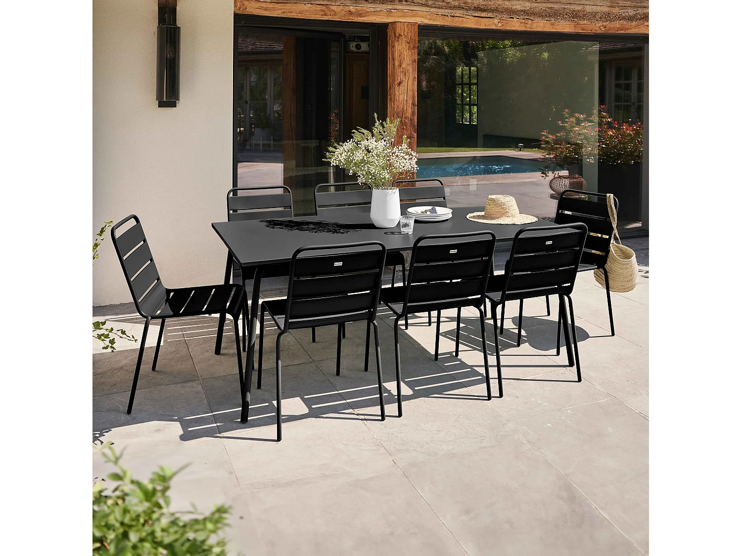 Ensemble table de jardin et 8 chaises en métal noir - Palavas
