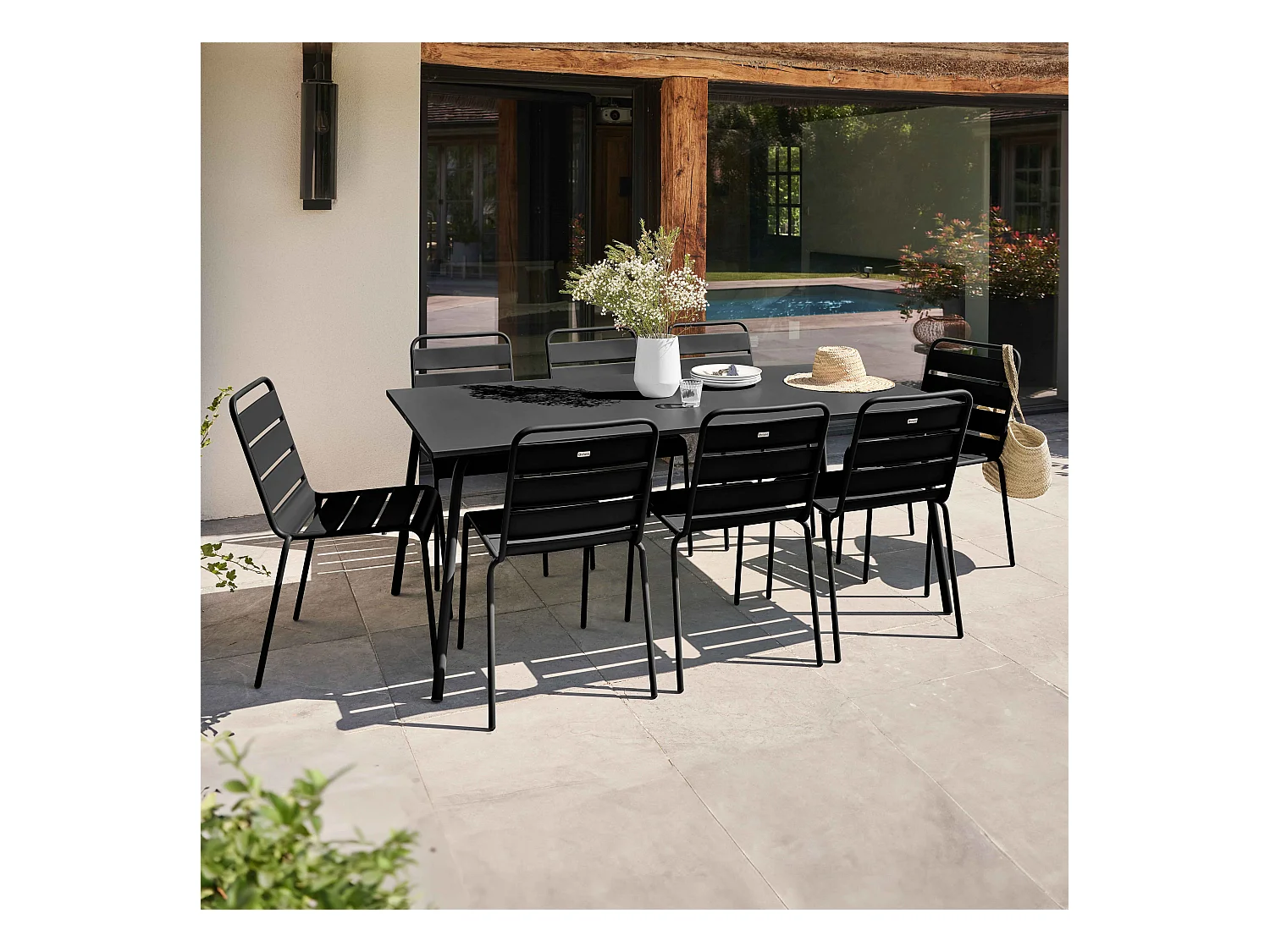 Ensemble table de jardin et 8 chaises en métal noir - Palavas