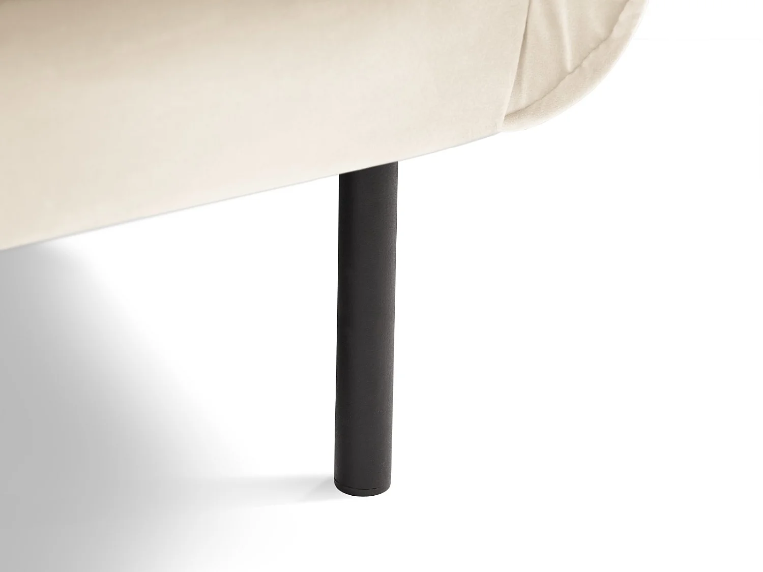 Cosmopolitan Design - Poltrona "Vienna" em veludo bege claro - 97x94x95cm