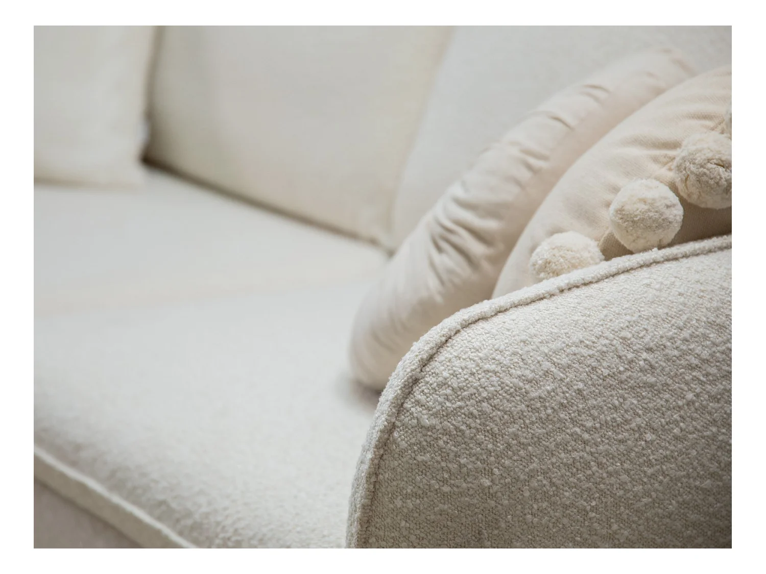 Cosmopolitan Design - Pouf "Vienna" en bouclé beige - 100x80x43cm
