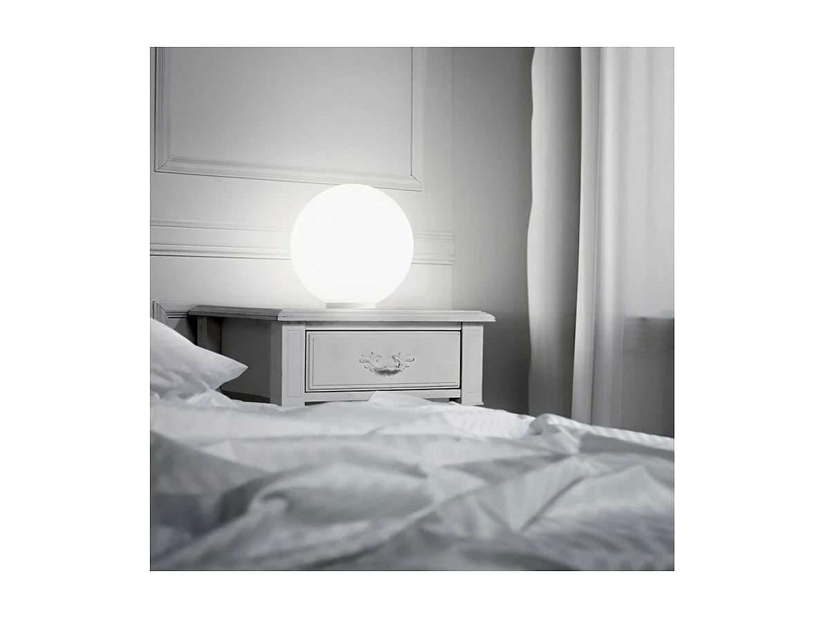 Ideal Lux Mapa Bianco Lampe de table / lampadaire à 1 ampoule Large Globe Blanc, E27