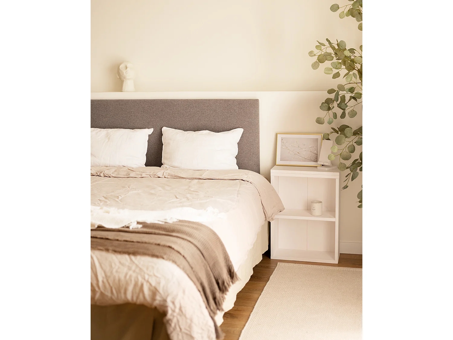 Testiera imbottita in poliestere liscio colore viola 135x60cm - HOOLA - DECOWOOD