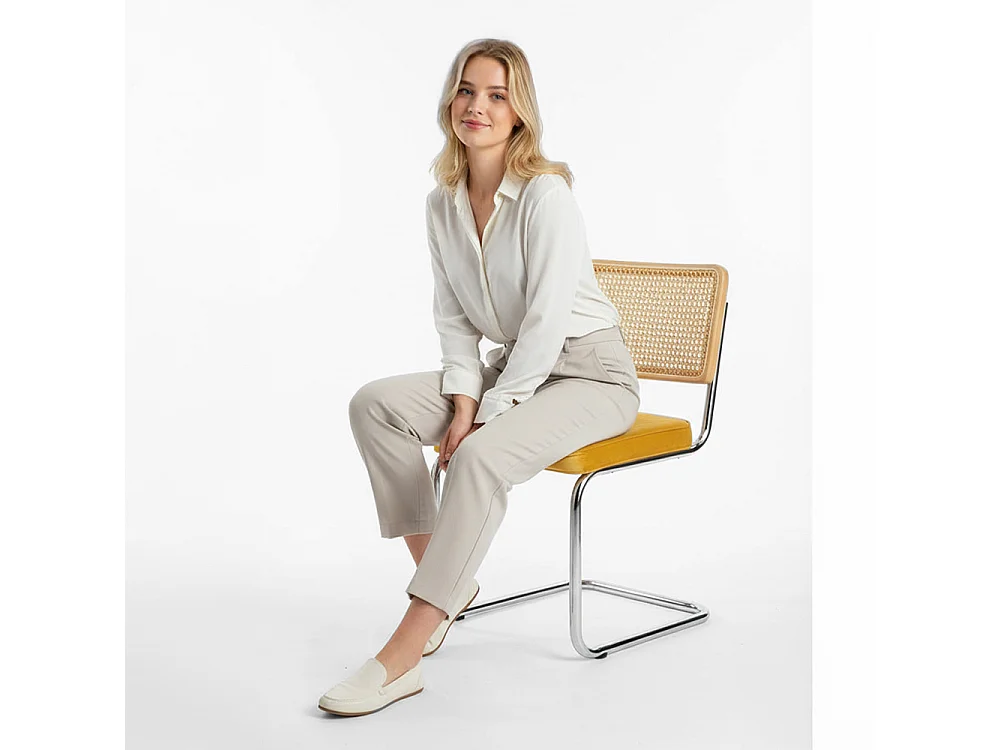 Chaise de salle à manger - tapissée de velours - Bois et rotin - New Edition - Martha Moutarde