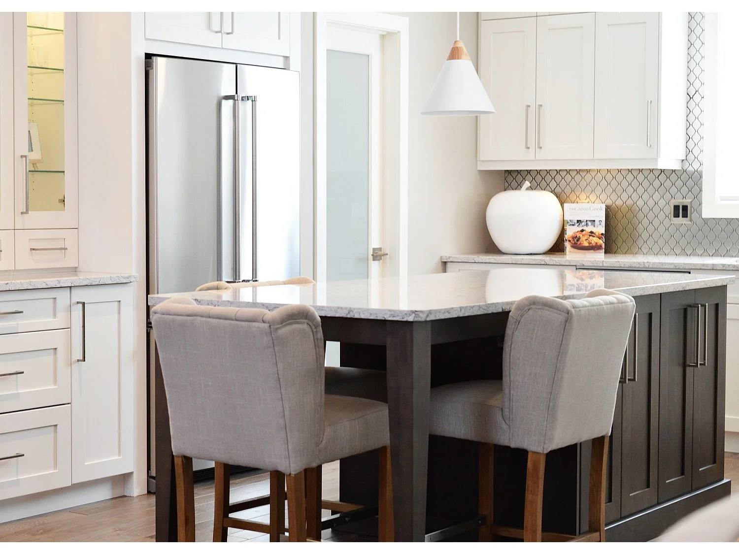 ODA moderne stijl plafondlamp - H. 150 cm x D. 20 cm - E27 60W - staal en essenhout - wit - IP 20