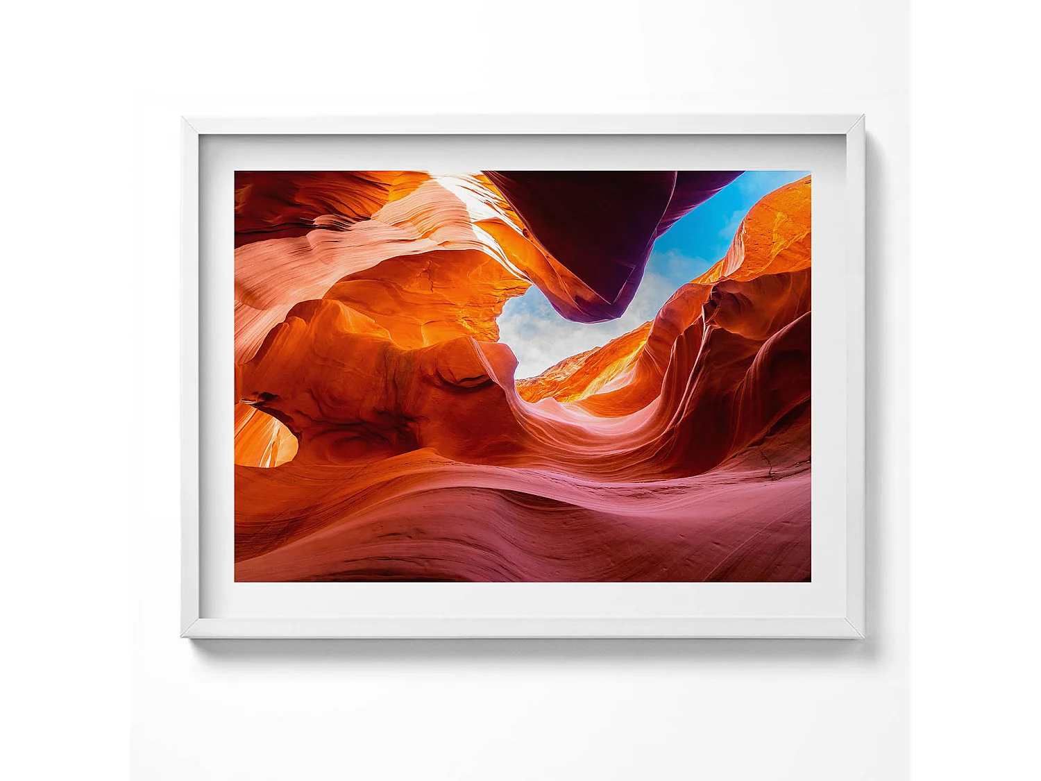 Dekoratives Gemälde mit weißem Rahmen, Felsige Landschaft des Canyons 80 x 60 cm – Perfekt für das Wohn- oder Schlafzimmer