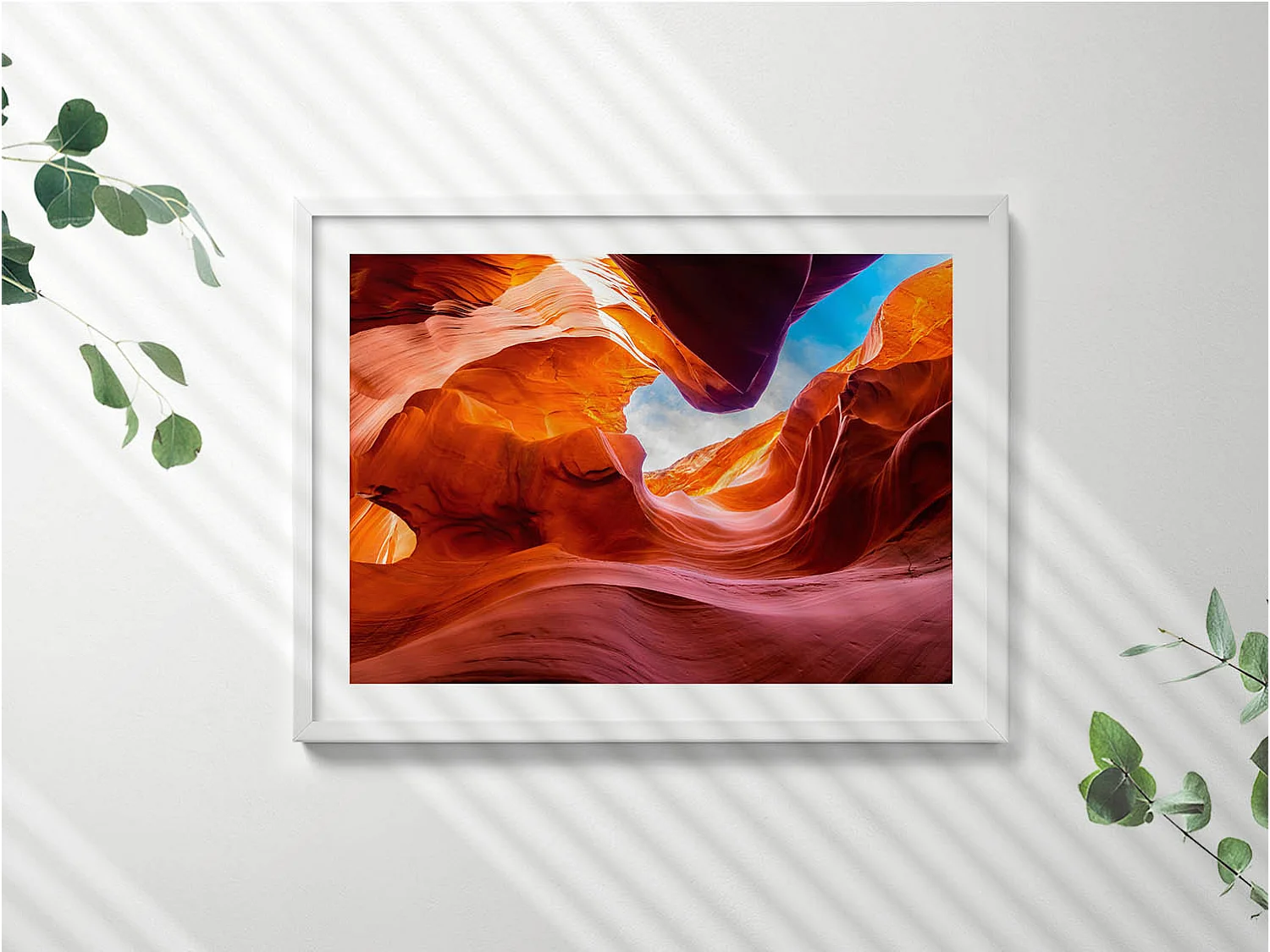 Dekoratives Gemälde mit weißem Rahmen, Felsige Landschaft des Canyons 80 x 60 cm – Perfekt für das Wohn- oder Schlafzimmer