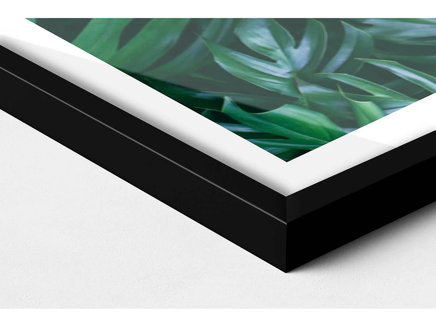 Dekoratives Gemälde mit schwarzem Rahmen, Tropische Natur – Monstera-Blätter 60 x 40 cm – Perfekt für das Wohn- oder Schlafzimmer