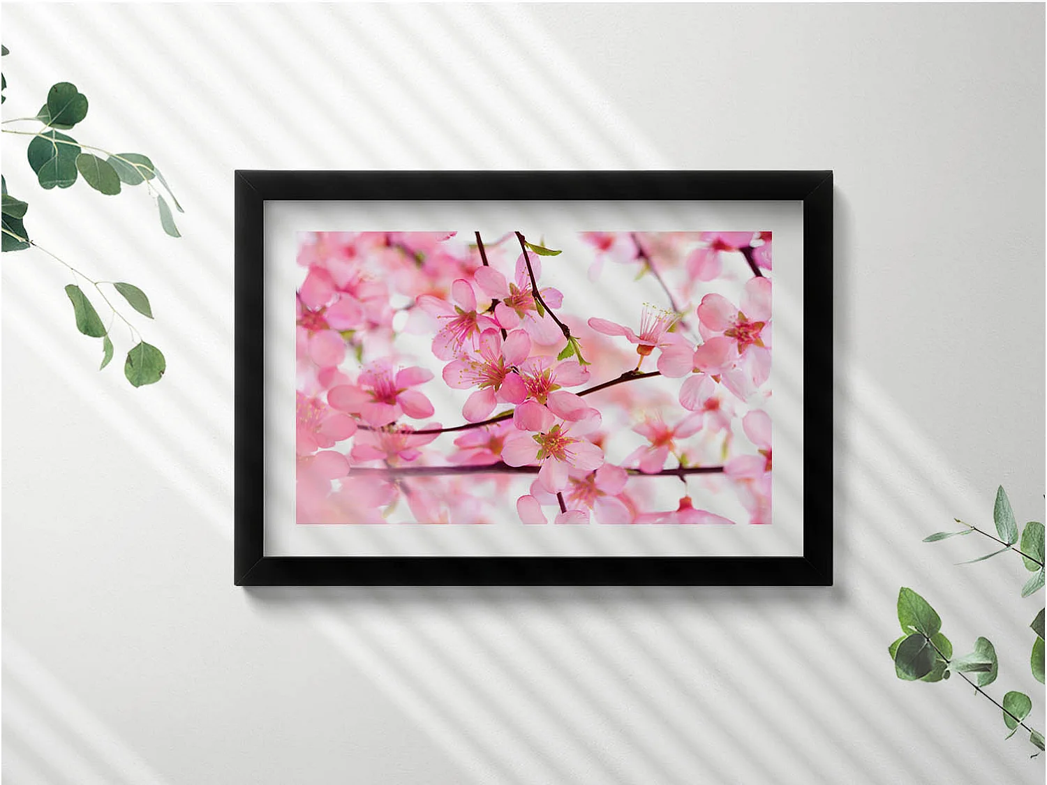 Dekoratives Gemälde mit schwarzem Rahmen, Rosa Frühlingsblumen auf Zweigen 30 x 20 cm – Perfekt für das Wohn- oder Schlafzimmer