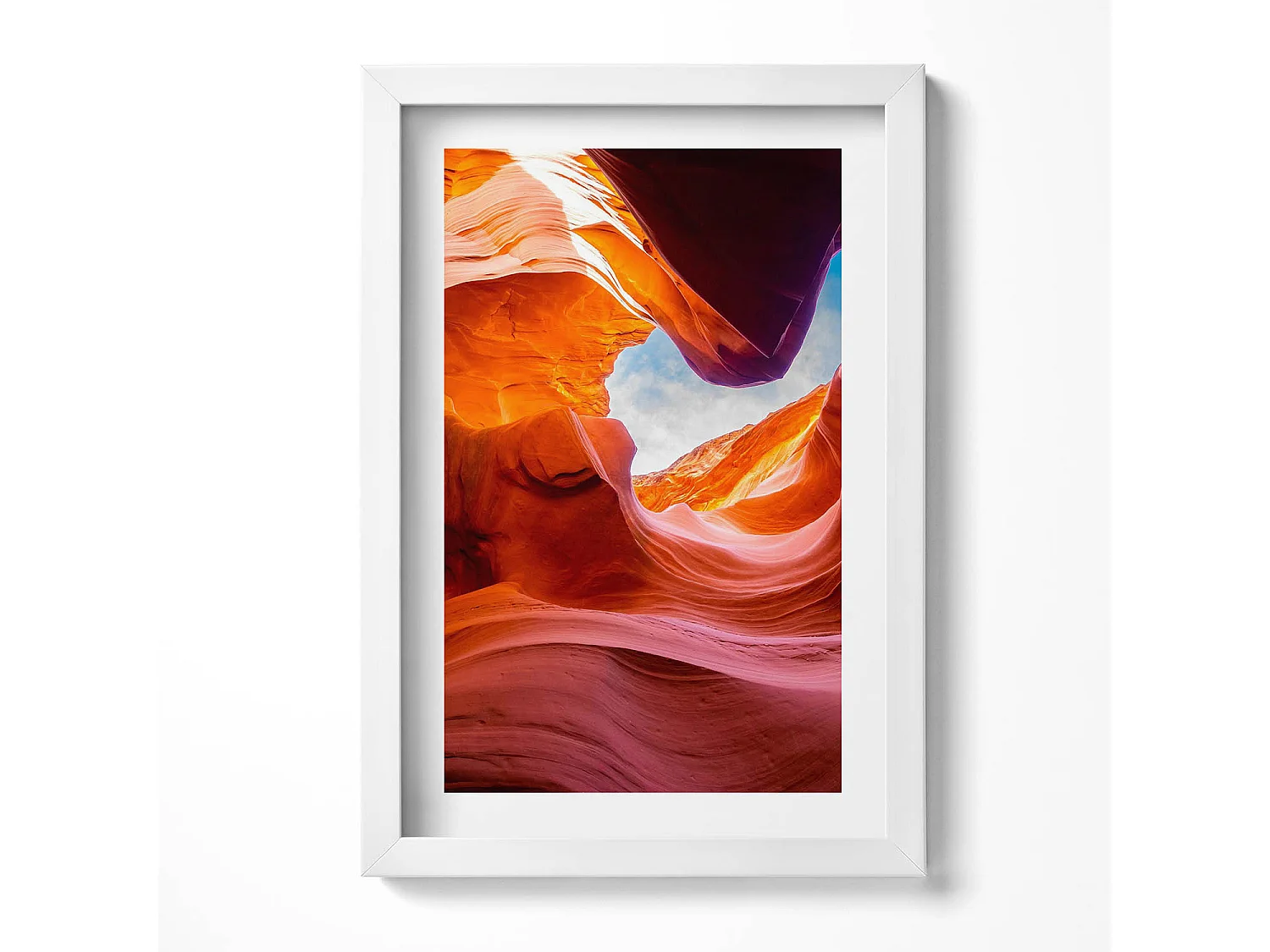 Dekoratives Gemälde mit weißem Rahmen, Rocky-Canyon-Landschaft 20 x 30 cm – Perfekt für das Wohn- oder Schlafzimmer