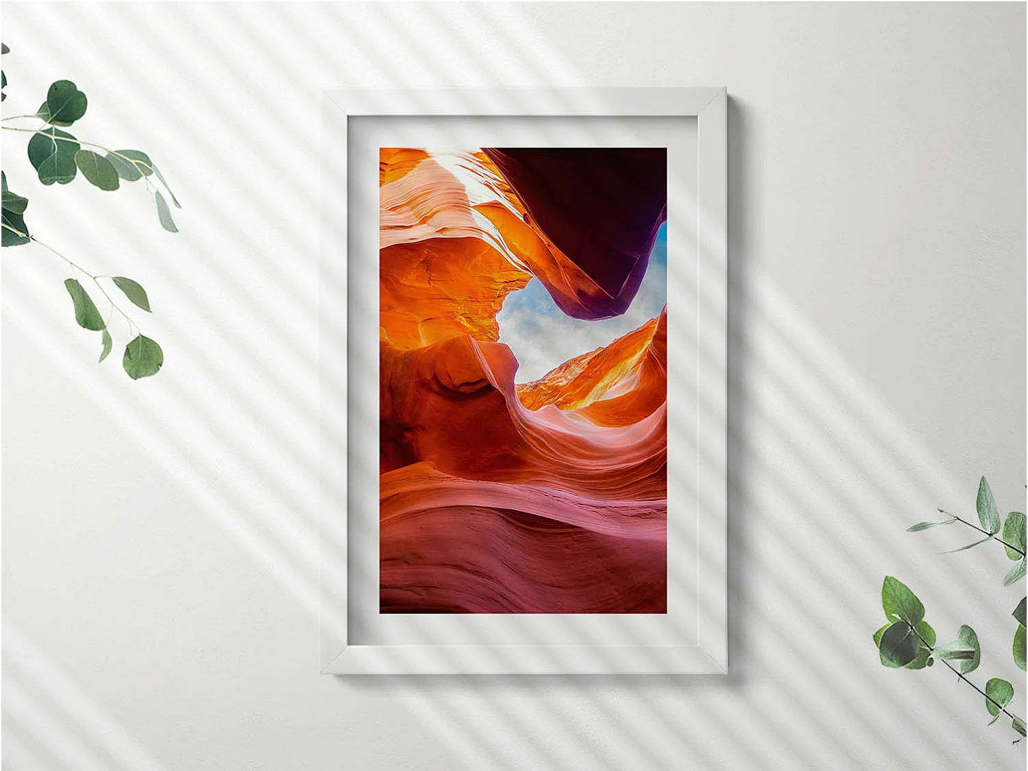 Dekoratives Gemälde mit weißem Rahmen, Rocky-Canyon-Landschaft 20 x 30 cm – Perfekt für das Wohn- oder Schlafzimmer