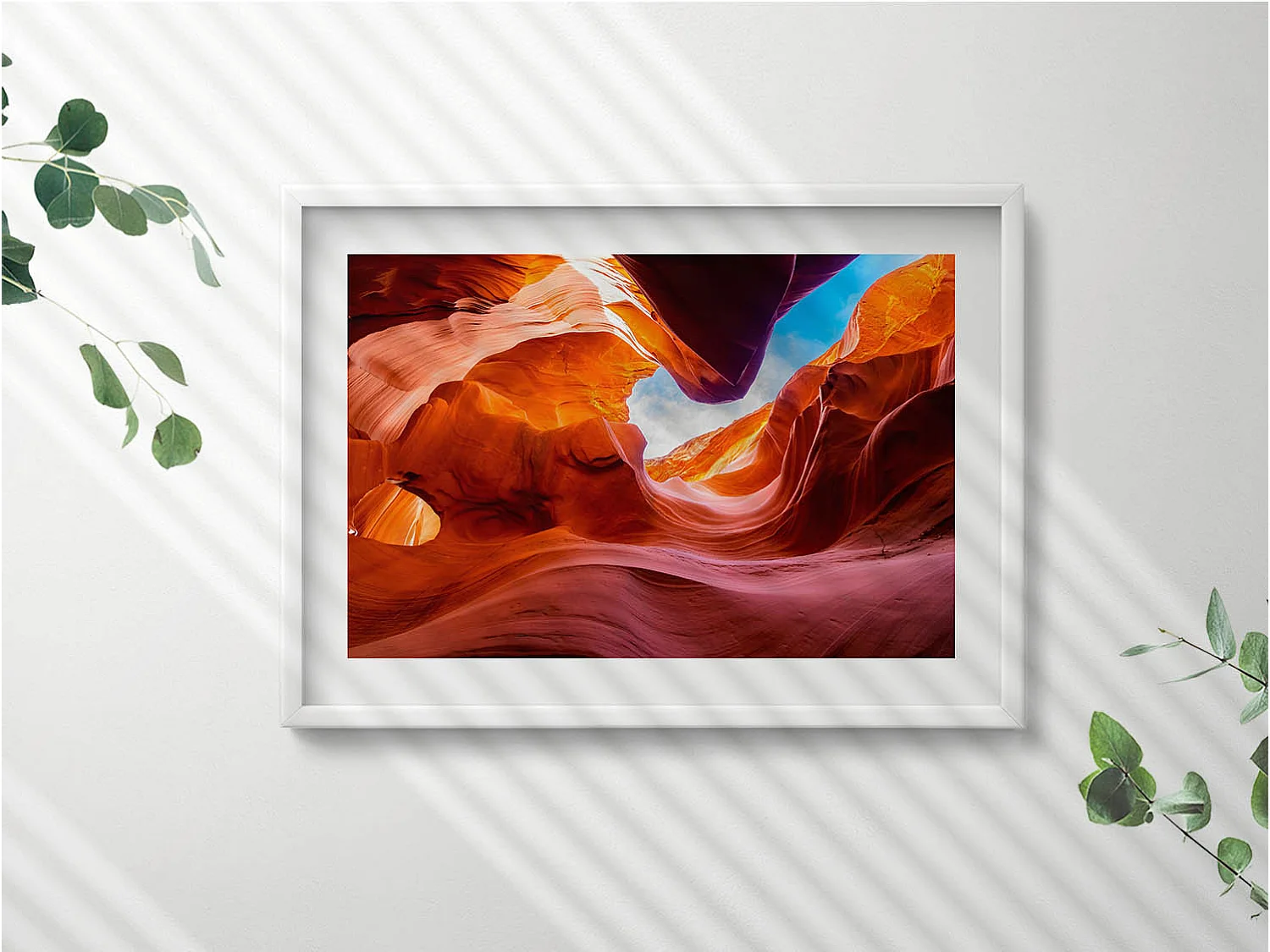 Dekoratives Gemälde mit weißem Rahmen, Felsige Landschaft des Canyons 70 x 50 cm – Perfekt für das Wohn- oder Schlafzimmer