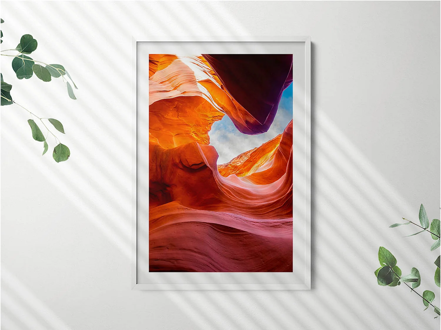 Dekoratives Gemälde mit weißem Rahmen, Rocky Canyon Landschaft 70 x 100 cm – Perfekt für das Wohn- oder Schlafzimmer