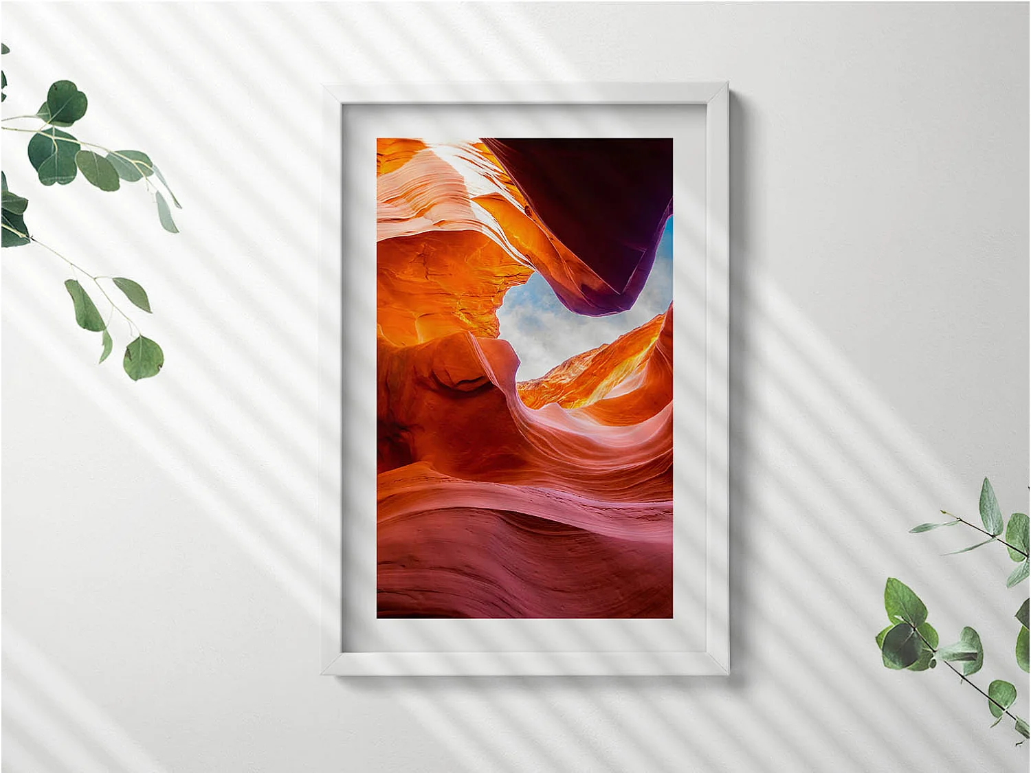 Dekoratives Gemälde mit weißem Rahmen, Felsige Landschaft des Canyons 40 x 60 cm – Perfekt für das Wohn- oder Schlafzimmer