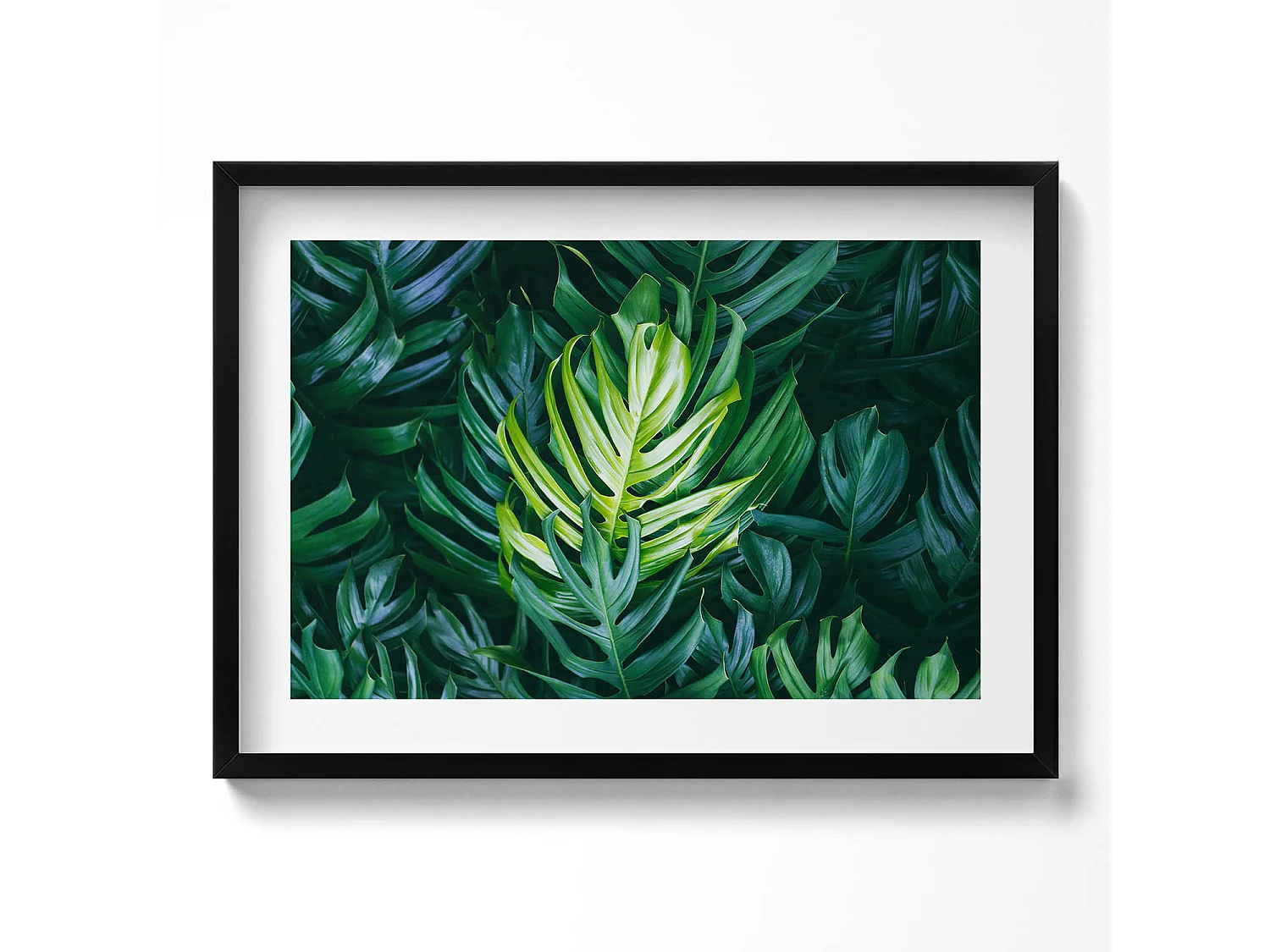 Dekoratives Gemälde mit schwarzem Rahmen, fließende goldene Formen auf beigem Hintergrund, 70 x 50 cm – perfekt für das Wohn- oder Schlafzimmer