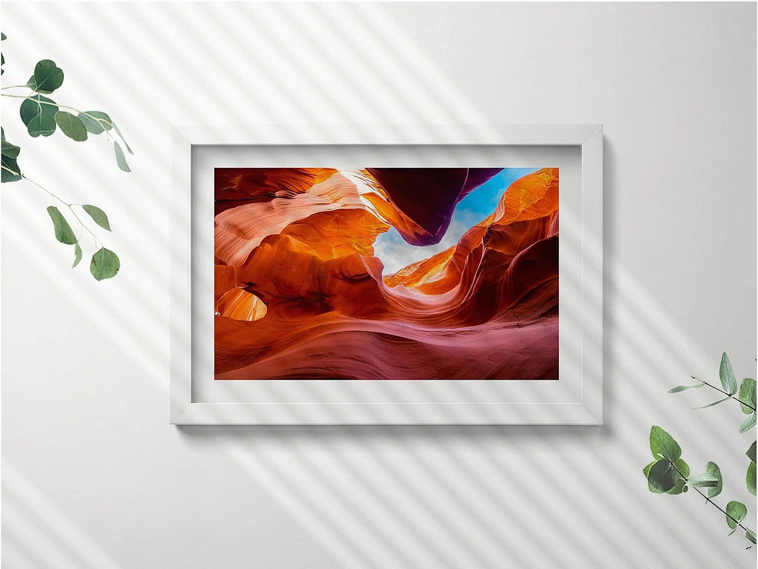 Dekoratives Gemälde mit weißem Rahmen, Rocky Canyon Landschaft 30 x 20 cm – Perfekt für das Wohn- oder Schlafzimmer