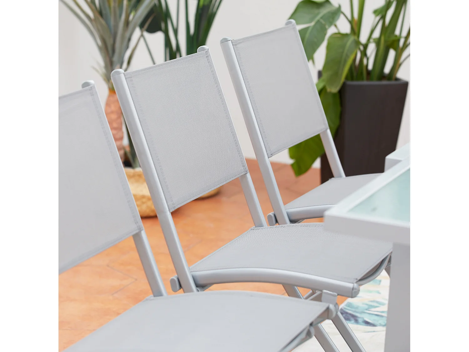 Lot de 4 chaises en acier MOLVINA