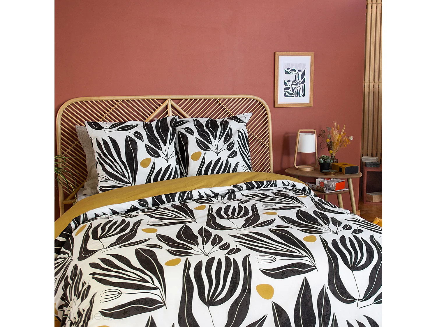 Parure de lit 260x240 cm en coton NOLIE motif feuillage blanc et jaune 3 pièces