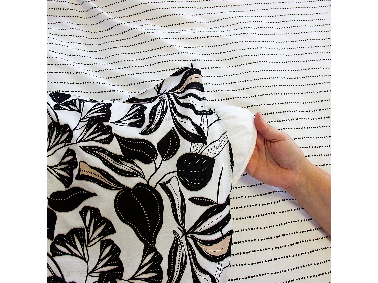 Parure de lit 240x220 cm en microfibre FLORE noir et blanc floral 3 pièces